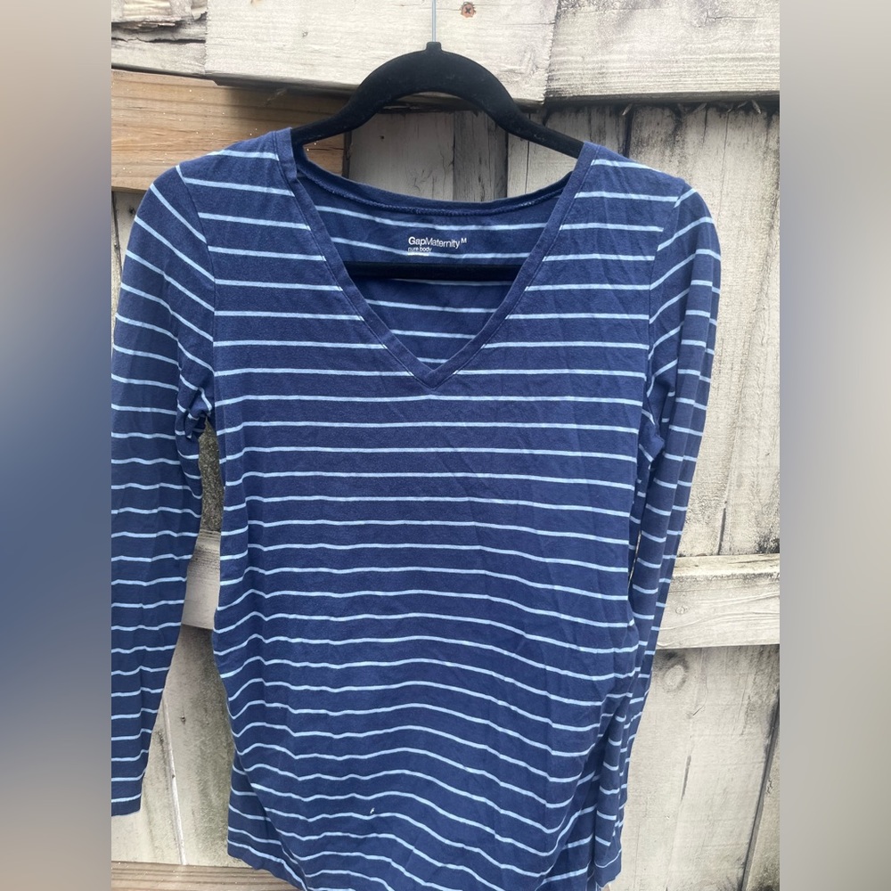 Gap maternity shirt